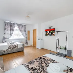 *rd98bl* For Your Relaxed & Cosy + Free Parking + Free Fast Wifi * Homestay