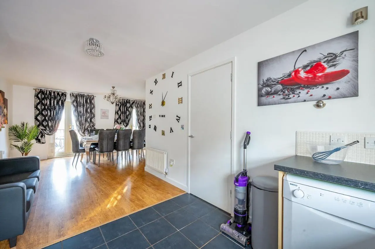 *Ra27R* For Your Most Relaxed & Cosy Stay + Free Parking + Free Fast Wifi * Leeds  0*, Leeds (West Yorkshire)