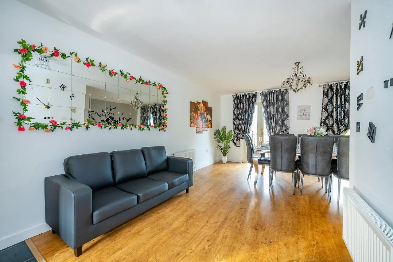 Homestay *Ra27R* For Your Most Relaxed & Cosy Stay + Free Parking + Free Fast Wifi * Leeds
