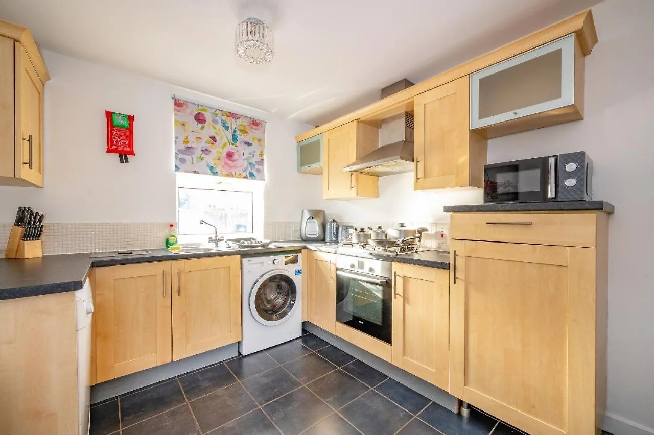 *Ra27R* For Your Most Relaxed & Cosy Stay + Free Parking + Free Fast Wifi * Leeds  Homestay