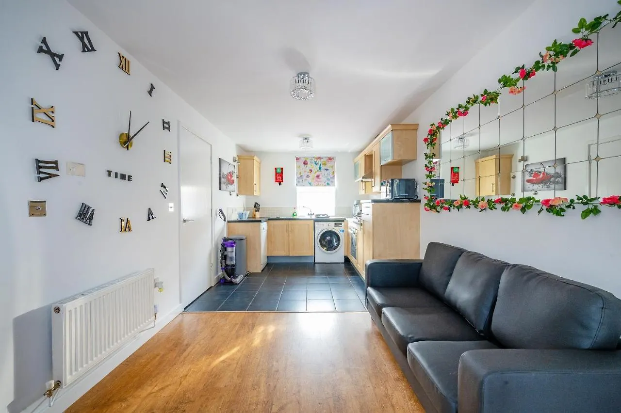 *Ra27R* For Your Most Relaxed & Cosy Stay + Free Parking + Free Fast Wifi * Leeds  Homestay